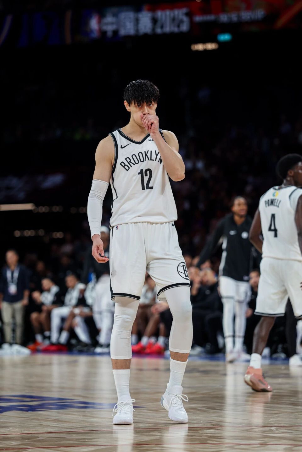 尔南德斯, 上罚球线的, AVUi