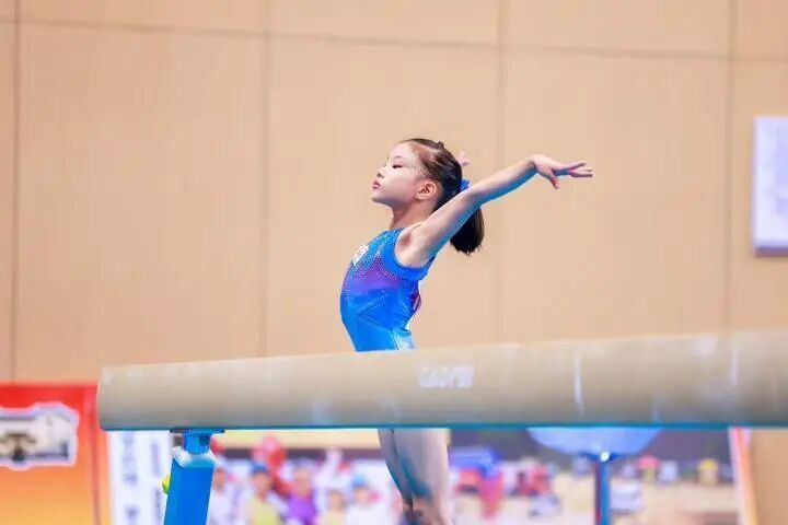 比赛的生活, 单项金牌和, 到全能角逐